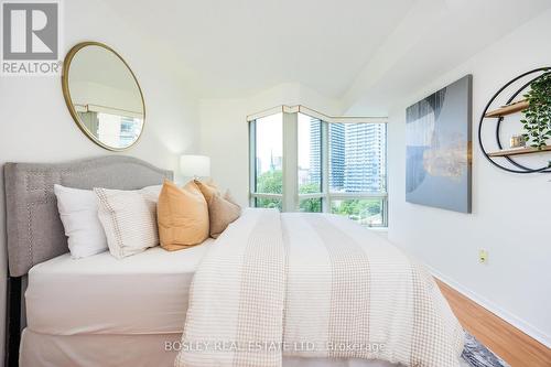 901 - 1001 Bay Street, Toronto, ON - Indoor Photo Showing Bedroom