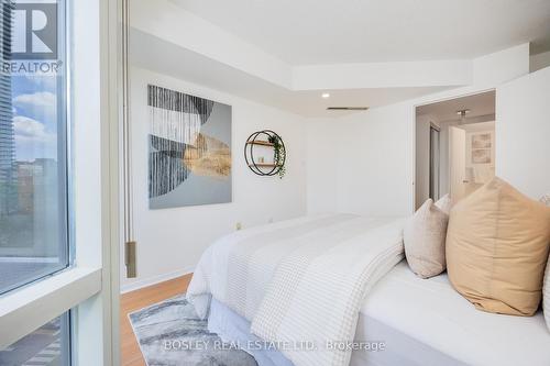 901 - 1001 Bay Street, Toronto, ON - Indoor Photo Showing Bedroom