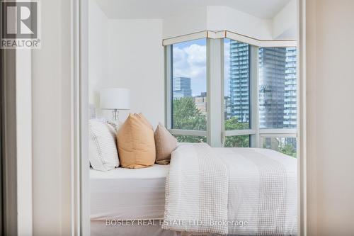 901 - 1001 Bay Street, Toronto, ON - Indoor Photo Showing Bedroom