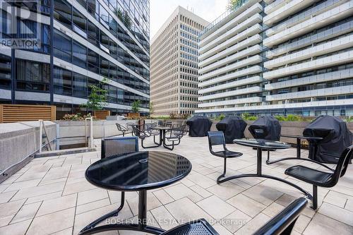 901 - 1001 Bay Street, Toronto, ON - Outdoor