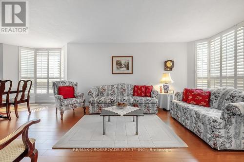 1203 - 10 Kenneth Avenue, Toronto (Willowdale East), ON - Indoor Photo Showing Living Room