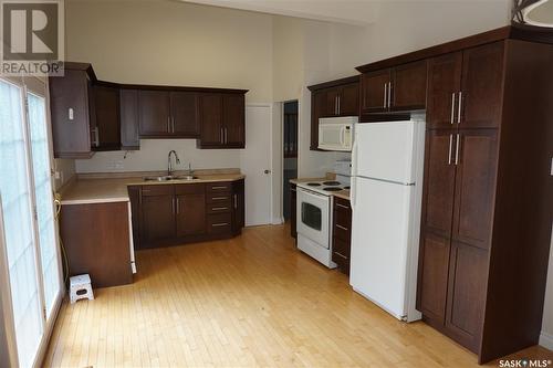 4321 Garnet Street, Regina, SK - Indoor Photo Showing Kitchen With Double Sink