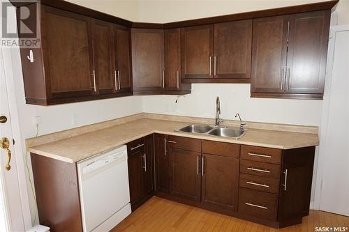 4321 Garnet Street, Regina, SK - Indoor Photo Showing Kitchen With Double Sink