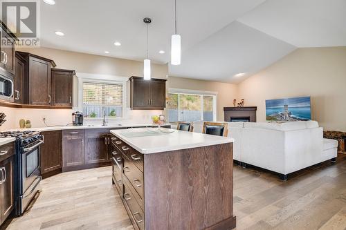 1686 Begley Road, Kelowna, BC - Indoor Photo Showing Kitchen With Double Sink