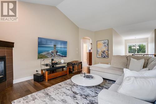 1686 Begley Road, Kelowna, BC - Indoor Photo Showing Living Room With Fireplace