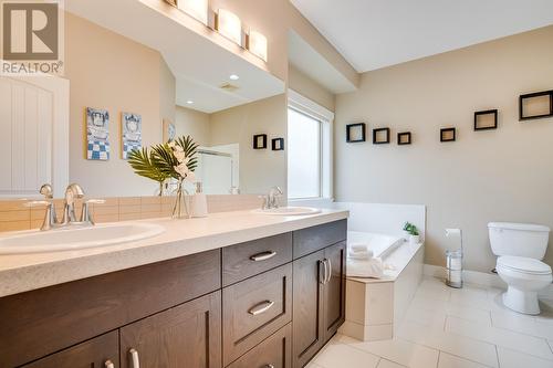 1686 Begley Road, Kelowna, BC - Indoor Photo Showing Bathroom