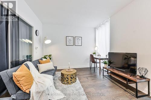 219 - 25 Richmond Street, Toronto, ON - Indoor Photo Showing Living Room