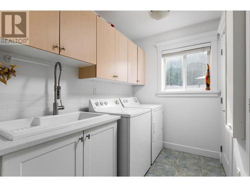 4641 Crawford Court, Kelowna, BC - Indoor Photo Showing Laundry Room