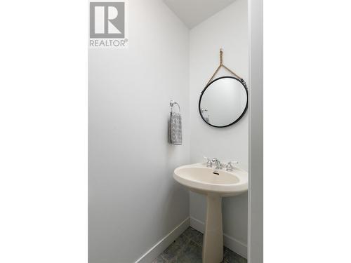 4641 Crawford Court, Kelowna, BC - Indoor Photo Showing Bathroom