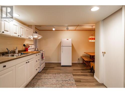 4242 De Roo Road, Vernon, BC - Indoor Photo Showing Kitchen With Double Sink