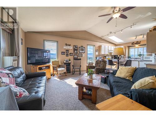 4242 De Roo Road, Vernon, BC - Indoor Photo Showing Living Room