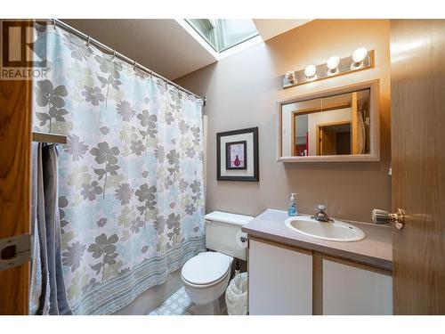 4242 De Roo Road, Vernon, BC - Indoor Photo Showing Bathroom