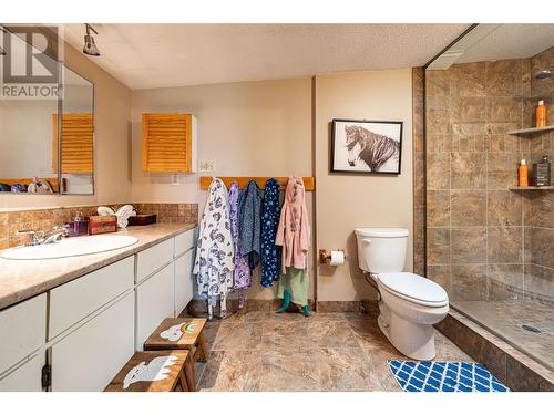 4242 De Roo Road, Vernon, BC - Indoor Photo Showing Bathroom