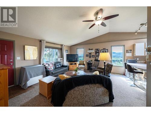 4242 De Roo Road, Vernon, BC - Indoor Photo Showing Living Room