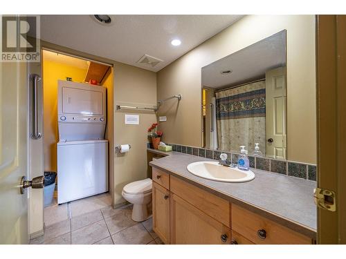 4242 De Roo Road, Vernon, BC - Indoor Photo Showing Bathroom