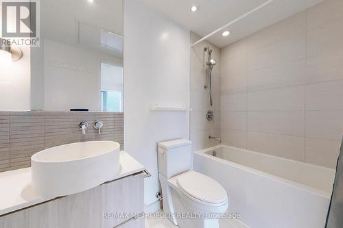 3710 - 161 Roehampton Avenue, Toronto, ON - Indoor Photo Showing Bathroom