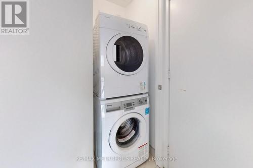 3710 - 161 Roehampton Avenue, Toronto (Mount Pleasant West), ON - Indoor Photo Showing Laundry Room