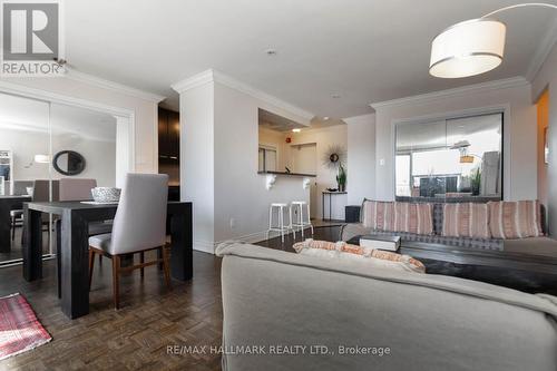 203 - 71 Jonesville Crescent, Toronto (Victoria Village), ON - Indoor Photo Showing Living Room