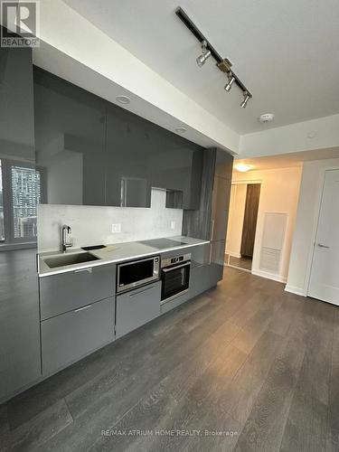 4507 - 28 Freeland St. Street, Toronto (Waterfront Communities), ON - Indoor Photo Showing Kitchen