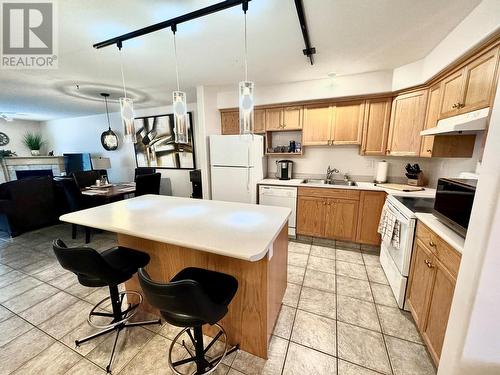 9307 62Nd Avenue Unit# 109, Osoyoos, BC - Indoor Photo Showing Kitchen With Double Sink