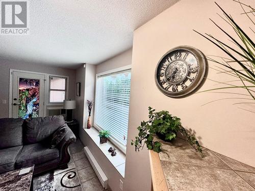 9307 62Nd Avenue Unit# 109, Osoyoos, BC - Indoor Photo Showing Living Room