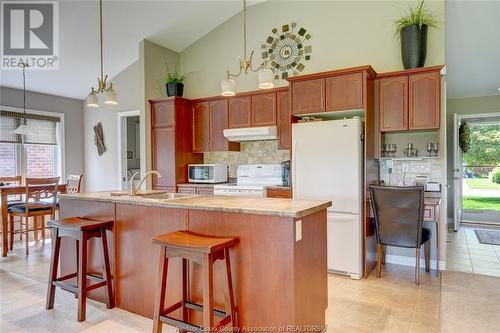 29 Golfview Drive, Kingsville, ON - Indoor Photo Showing Kitchen