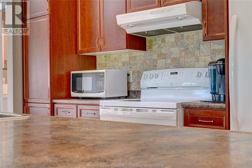 29 Golfview Drive, Kingsville, ON - Indoor Photo Showing Kitchen