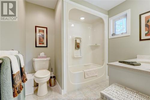 29 Golfview Drive, Kingsville, ON - Indoor Photo Showing Bathroom