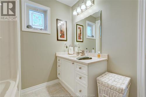 29 Golfview Drive, Kingsville, ON - Indoor Photo Showing Bathroom