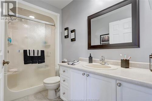 29 Golfview Drive, Kingsville, ON - Indoor Photo Showing Bathroom