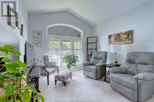 29 Golfview Drive, Kingsville, ON - Indoor Photo Showing Living Room