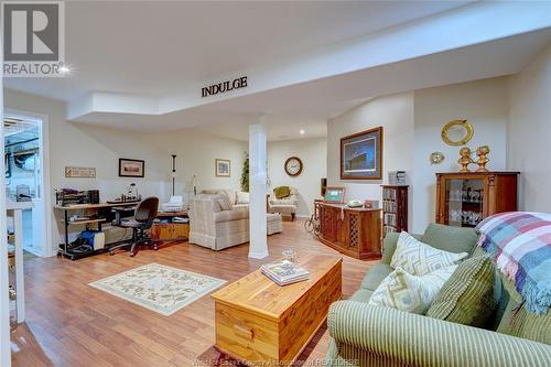 29 Golfview Drive, Kingsville, ON - Indoor Photo Showing Living Room