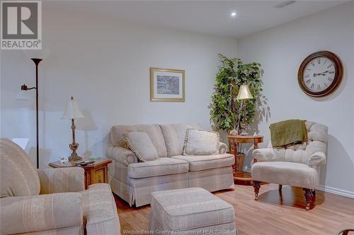 29 Golfview Drive, Kingsville, ON - Indoor Photo Showing Living Room