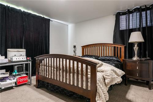 5347 Elm Street, Niagara Falls, ON - Indoor Photo Showing Bedroom