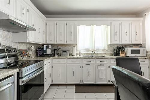 5347 Elm Street, Niagara Falls, ON - Indoor Photo Showing Kitchen With Double Sink