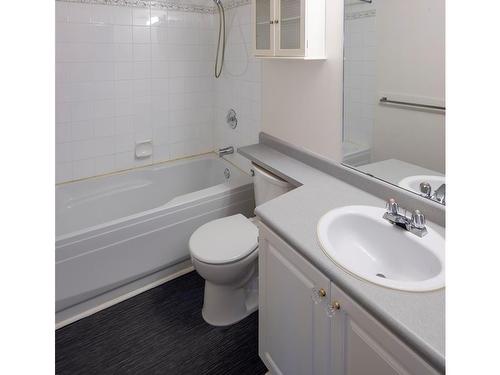 212-3008 Washington Ave, Victoria, BC - Indoor Photo Showing Bathroom