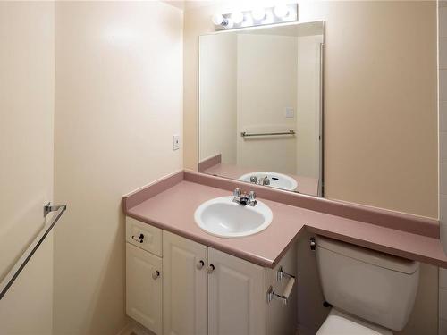 212-3008 Washington Ave, Victoria, BC - Indoor Photo Showing Bathroom