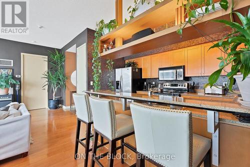 3803 - 81 Navy Wharf Court, Toronto (Waterfront Communities), ON - Indoor Photo Showing Kitchen