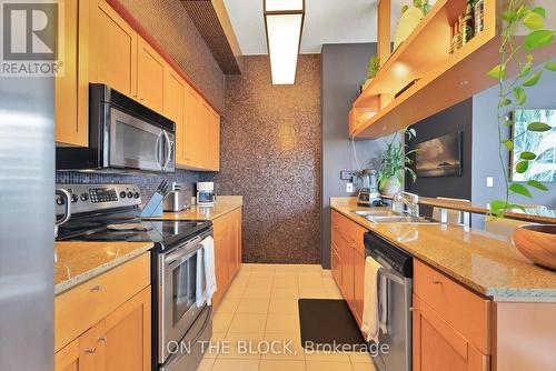 3803 - 81 Navy Wharf Court, Toronto (Waterfront Communities), ON - Indoor Photo Showing Kitchen With Double Sink