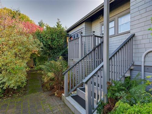 9646 Sixth St, Sidney, BC 