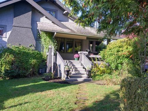 9646 Sixth St, Sidney, BC 