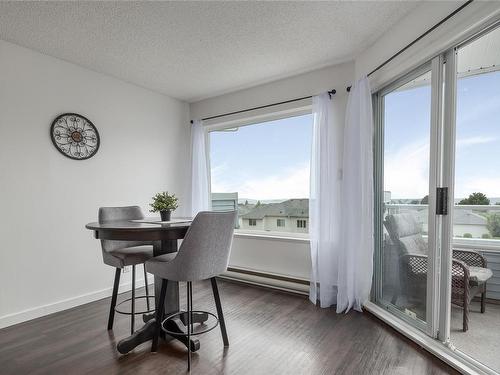 205B-6231 Blueback Rd, Nanaimo, BC - Indoor Photo Showing Dining Room