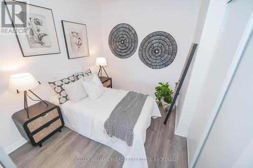 523 - 2301 Danforth Avenue, Toronto (East End-Danforth), ON - Indoor Photo Showing Bedroom