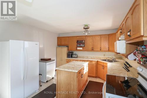 277 Crosby Drive, Kawartha Lakes (Bobcaygeon), ON - Indoor Photo Showing Kitchen With Double Sink