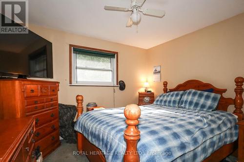 277 Crosby Drive, Kawartha Lakes (Bobcaygeon), ON - Indoor Photo Showing Bedroom