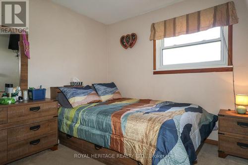 277 Crosby Drive, Kawartha Lakes (Bobcaygeon), ON - Indoor Photo Showing Bedroom