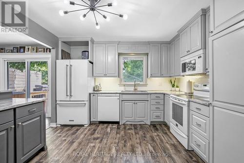 126 Adelaide Street N, Kawartha Lakes (Lindsay), ON - Indoor Photo Showing Kitchen