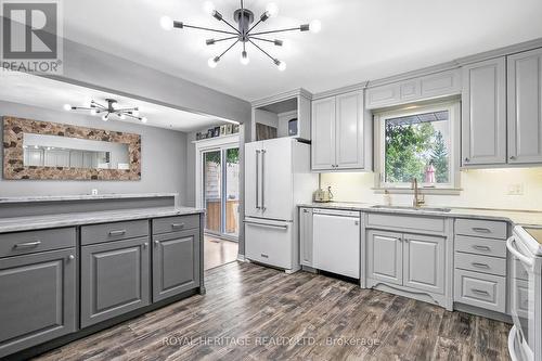 126 Adelaide Street N, Kawartha Lakes (Lindsay), ON - Indoor Photo Showing Kitchen