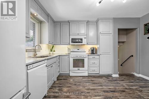 126 Adelaide Street N, Kawartha Lakes (Lindsay), ON - Indoor Photo Showing Kitchen