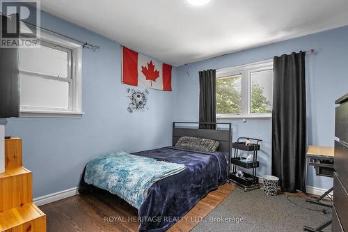 126 Adelaide Street N, Kawartha Lakes (Lindsay), ON - Indoor Photo Showing Bedroom